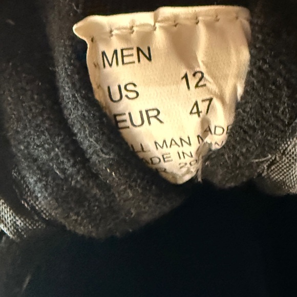 Black Men's Roller Skates - Picture 2 of 3